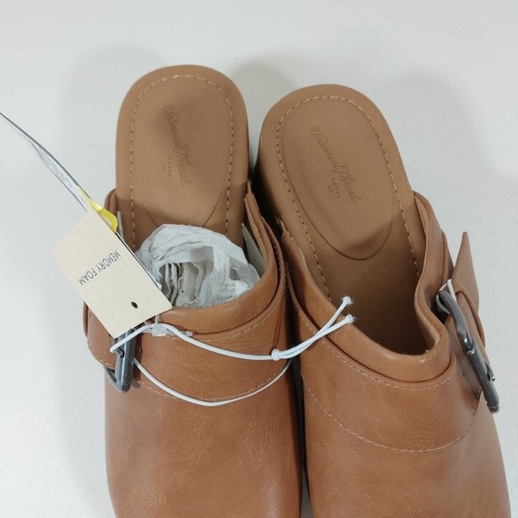 6 1/2 Women's Faye Clog Heels - Universal Thread Brown Studded - Picture 3 of 7